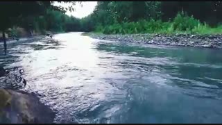 روستایی بین یک رود