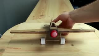 چطور یک هواپیمای مقوایی قابل حرکت بسازیم