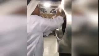 نظافت و عطر افشانی خانه خدا