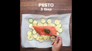 طرز تهیه ماهی سالمون با گوجه فرنگی و چاشنی بی نظیر سس پستو