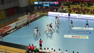 دیدار تیم های ملی هندبال آرژانتین و دانمارک در قهرمانی نوجوانان جهان2019