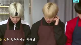 جیمین وسط برنامه زنگ زده به مامانش تا بپرسه کیمچی چطوری درست میشه