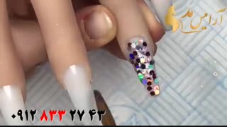 فیلم طراحی ناخن مجلسی  مدل سه بعدی  با پولک و اکلیل