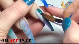 کلیپ آموزش دیزاین ابر و باد روی ناخن + طراحی ناخن با نوار و نگین