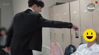 [BANGTAN BOMB] JK taking a photo of members sleeping - BTS (방탄소년단)