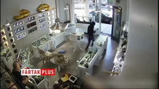 واکنش شجاعانه طلافروش در مقابل سارقان
