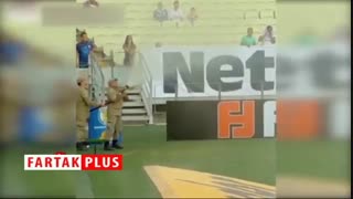 توقف مسابقه فوتبال به دلیل هجوم زنبورها به پرچم کرنر!