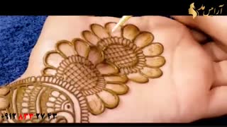 فیلم آموزش تاتو زنجیره گل با حنا روی دست