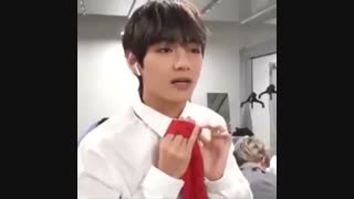 اموزش بستن کروات توسط تهیونگ شی