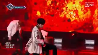 اجرای Alligator از گروه Monsta x