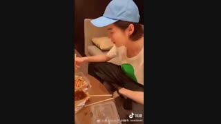 موقع غدا خوردنم دست از سرش بر نمیدارن!!! +ت