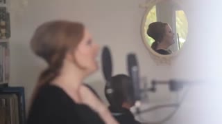 خواننده معروف Adele  با لهجه بریتیش و لهجه آمریکایی  | اینترلن