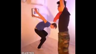 مسخره کردن بومبایا بلک پینک. ته خنده/: