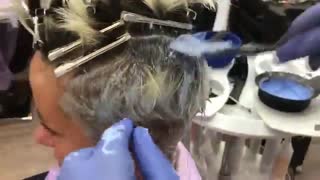 آموزش رنگ مو خاکستری روشن- مومیس مشاور و مرجع تخصصی مو