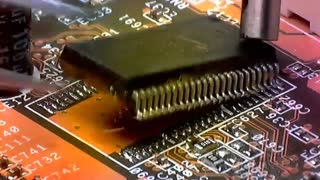 نحوه تعویض IC از روی برد مدار چاپی در زیر میکروسکوپ صنعتی