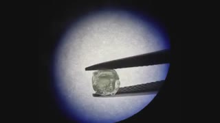 یک الماس که در الماس دیگر آزادانه حرکت می‌کند!