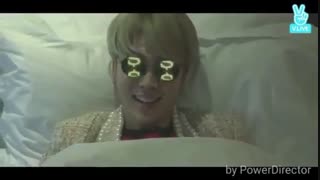 چقد خنده داره این فقد ارزو دارم خدا سازنده ش و از زمین ور نداره/: