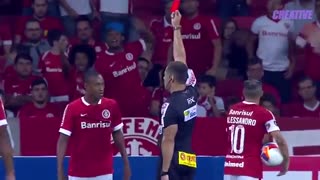 10 تا از زشت ترین حرکتهای بازیکنان فوتبال دنیا