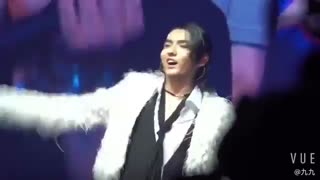 یکعددکلیپ ازکنسرتهای کریس   جان جانان  جذاب شگفت انگیز(بقول امپراطورخودمون)