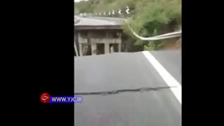 فرو ریختن یک پل بر اثر جاری شدن گل و لای و رانش زمین