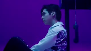 موزیک ویدیوی 'ULlala: 중독 (ULlala: Poisoning)' از IN2IT (인투잇)