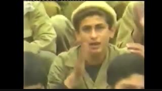 مداح این کلیپ آقای سید ناصر حسینی پور نویسنده کتاب ارزشمند دفاع مقدس پایی که جا ماند