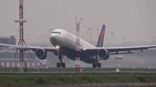 ناراحتی شهروندان به دلیل گرانی دوباره عوارض خروج از کشور