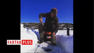 صید ماهی غول پیکر از یک سوراخ کوچک