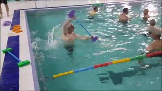 ورزش در آب با دمبل و هالتر