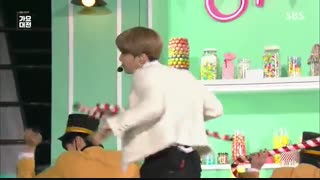 اجرای آهنگ Jingle bell rock  توسط تهیونگ و شوگا در افتتاحیه مراسم SBS 2019