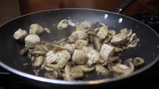 طرز تهیه پاستا پنه مرغ و قارچ با سس آلفردو