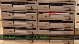 اجرای آهنگ Beat It مایکل جکسون با فلاپی‌درایو