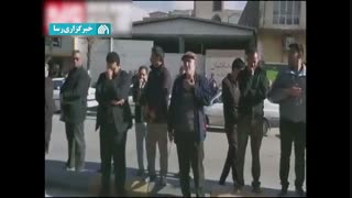 عزاداری مردم کرمان مقابل منزل شهید سردار قاسم سلیمانی