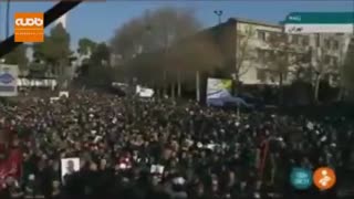 اقامه نماز رهبر معظم انقلاب بر پیکر سردار سپهبد شهید حاج قاسم سلیمانی و همرزمان شهیدش