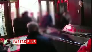 حمله خانواده متوفی به جسد پدر در داخل تابوت!