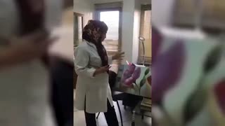 برگزاری نمایشگاه نقاشی آثار دکتر صفیه چعباوی زاده کلینیک پوست