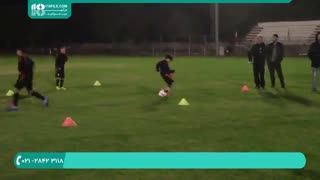 انجام چند حرکت دریبل کاری فوتبال