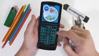 تست مقاومت گوشی Moto Razr 2020