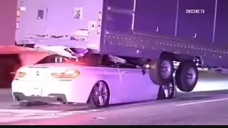 نمایش قدرت خارق العاده بی ام دبلیو در تصادف