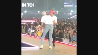 )  بکیهون:-) چانیول:-) زیپ شلوار:-) :-) :-)