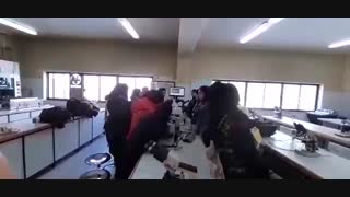 حضور دانش آموزان در آزمایشگاه زیست شناسی دانشکده زیست شناسی دانشگاه علوم- دبیرستان آوای گلچین2