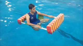 انجام تمرینات تن آرامی با واکر آبی در هیدروجیم