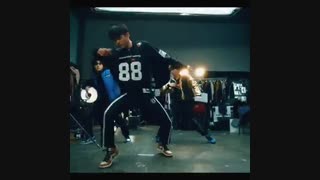 خیلی خوش استایله (یاد کریس افتادم با این حرفم)lucas - NCT - SuperM - WayV - لوکاس