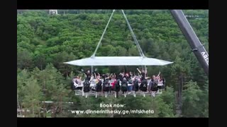 شام در آسمان| رستورانی که مشتریان را  50 متر بالاتر از زمین معلق نگه می دارد!