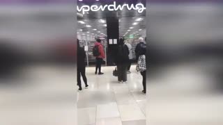 اجازه فیلم گرفتن نداری